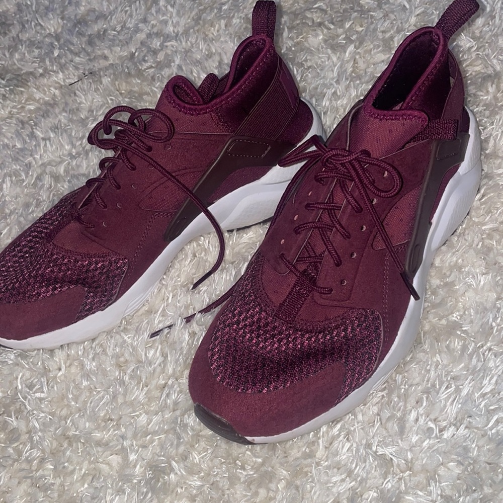 Nike tennis shoes